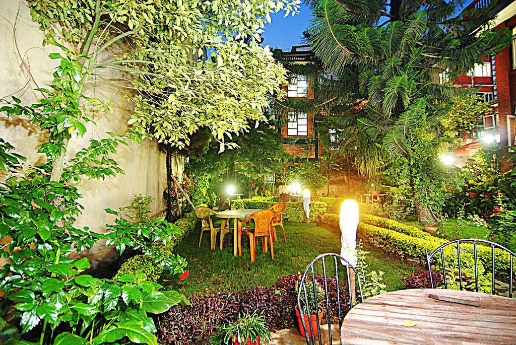 Kathmandu Garden House Hotel ภายนอก รูปภาพ
