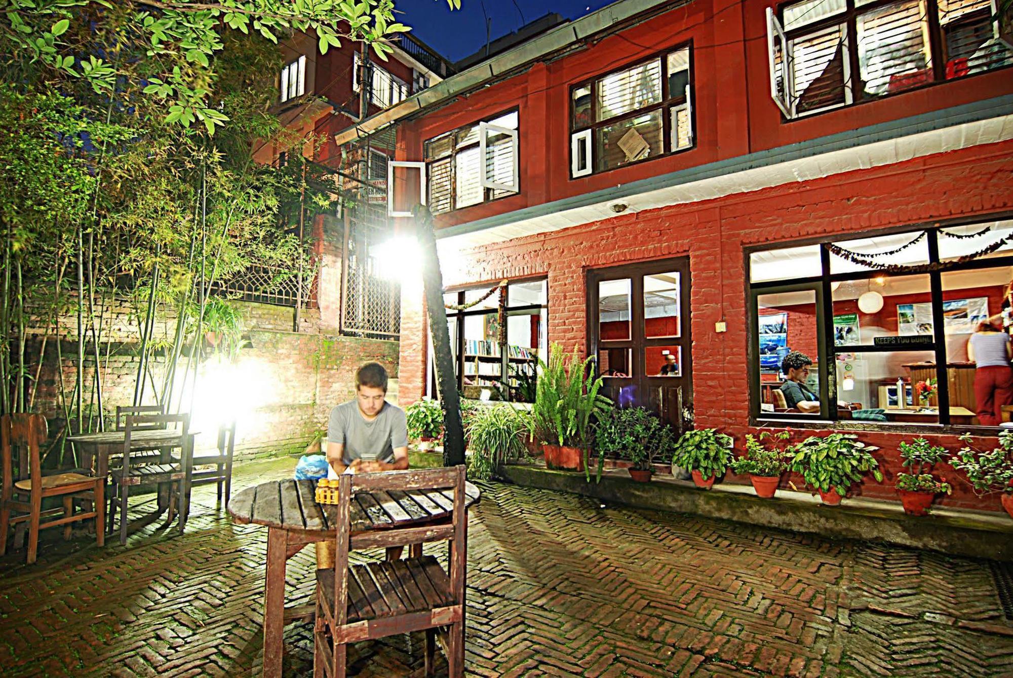 Kathmandu Garden House Hotel ภายนอก รูปภาพ