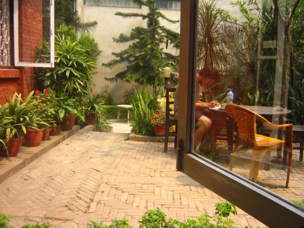 Kathmandu Garden House Hotel ภายนอก รูปภาพ